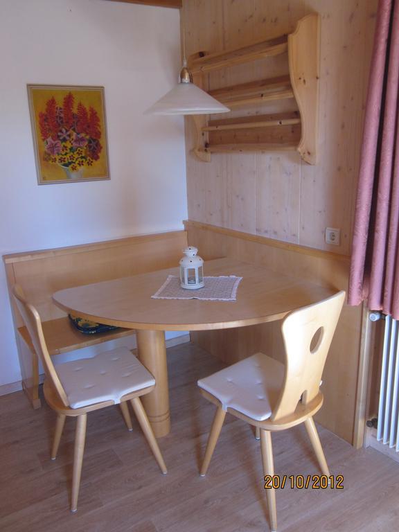 Gasthof Zum Roessl San Genesio Atesino Rum bild